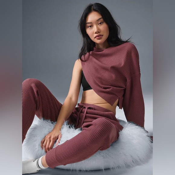Alo Yoga Muse Hoodie & Pants Set In Burgundy Truffle Size S - Picture 5 of 13